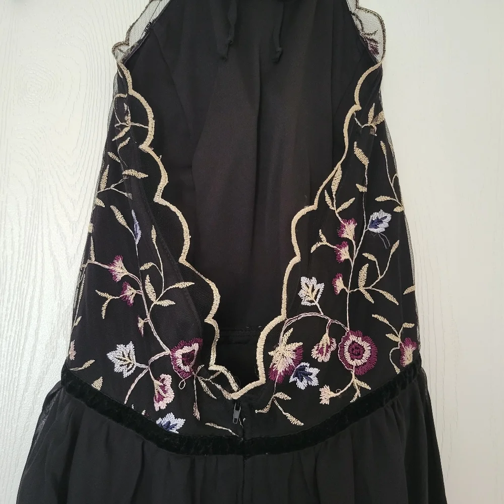 Francesca's floral halter dress - Picture 10 of 11